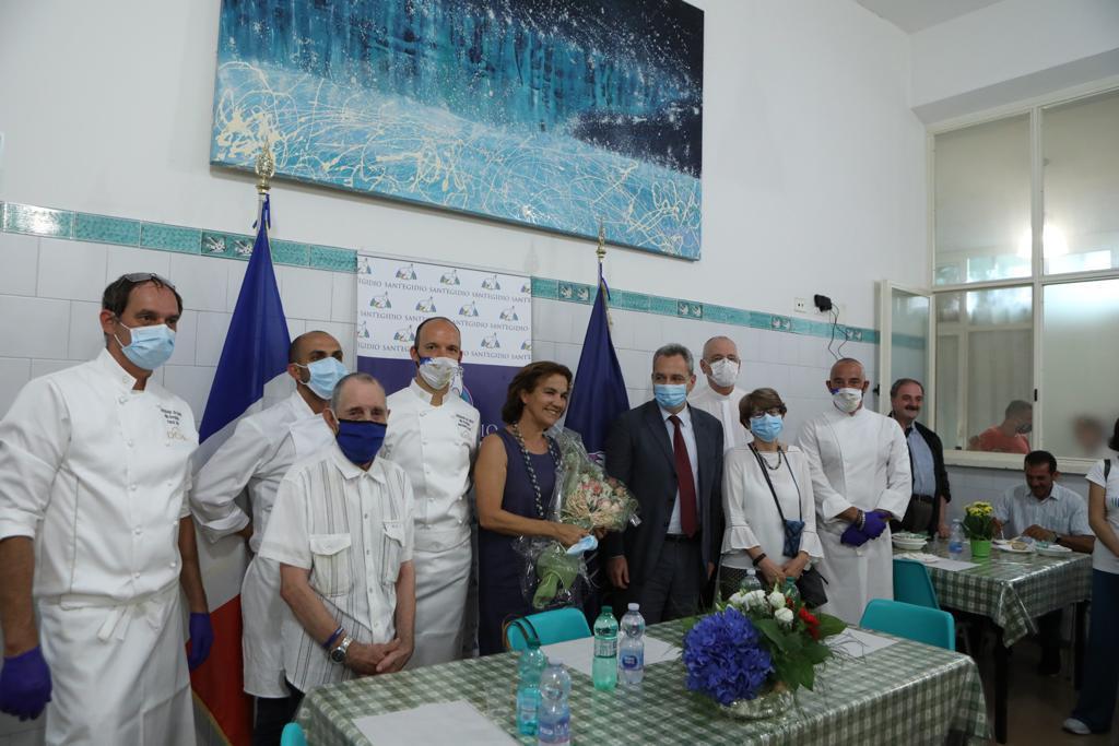A Embaixadora de França junto da Santa Sé celebra a festa nacional no almoço com os pobres no refeitório dos pobres de Sant'Egidio
